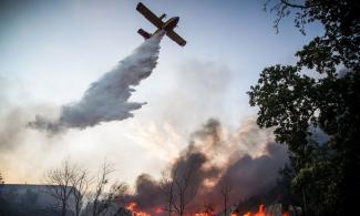 Φωτιά στο Ωραιόκαστρο: Συνεχίζεται η μάχη με τις φλόγες - Στο επίκεντρο τα δύο εργοστάσια