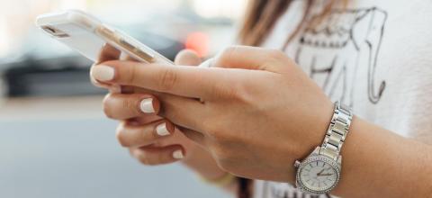 Ταυτότητα και δίπλωμα οδήγησης στο κινητό: Πότε ξεκινά η νέα εφαρμογή και τι είναι ο ενιαίος αριθμός