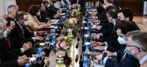 συσκέψεις στο Μαξίμου