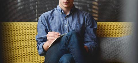 εργαζομενος 