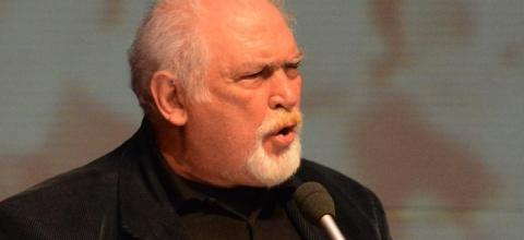 Κώστας Καζάκος