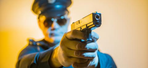 Αστυνομικοί στη Νέα Υόρκη αναγκάζονται να πυροβολήσουν συνάδελφο τους εκτός υπηρεσίας 10 φορές