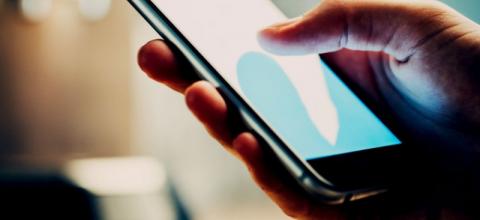 Βίντεο: Έτσι κλέβουν κινητά από καφέ στο κέντρο της Αθήνας