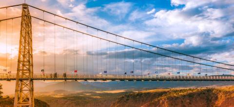 Αστυνομικός στο Κολοράντο έπεσε από γέφυρα κατά τη διάρκεια καταδίωξης υπόπτου