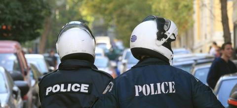 «Οι πολίτες δε βλέπουν αστυνομία στις γειτονιές ενώ δυο αστυνομικοί τη βάρδια με περιπολικό διατίθενται στη φύλαξη μνημείου»