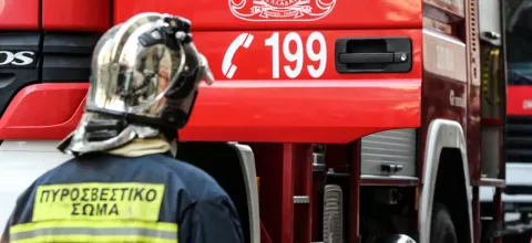 Θεσσαλονίκη: Συναγερμός για φωτιά σε πολυκατοικία στο κέντρο της πόλης -Άμεση επέμβαση της Πυροσβεστικής