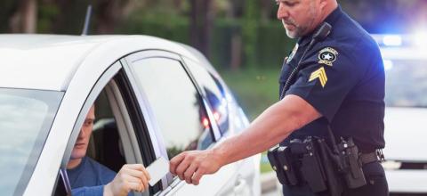 Για κλήση 56 ευρώ πήγε στο δικαστήριο με δικηγόρο των 7.000 ευρώ