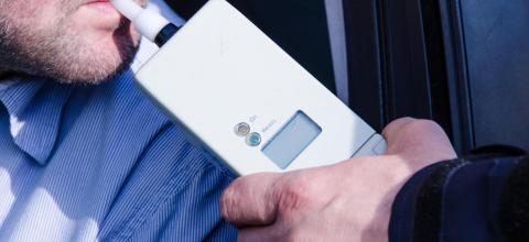 Τα πρώτα αλκοολόμετρα μπαίνουν στα αυτοκίνητα -Πού γίνονται υποχρεωτικά