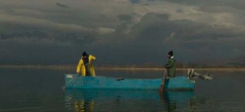 Πίσω από τις Θημωνιές