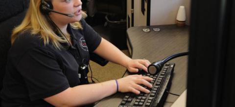 Ενεργοποιήθηκε εφαρμογή της Apple σε τηλέφωνα iPhone χιλιάδων ανθρώπων που καλεί αυτόματα το 911 όταν η συσκευή μετακινείται γρήγορα - Κομφούζιο στις αστυνομικές αρχές