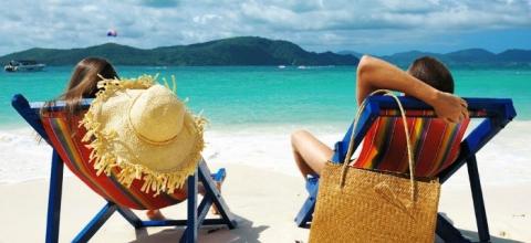 Καταγγελία-ΣΟΚ: Έκατσαν στην άκρη παραλίας με ξαπλώστρες και τους έδιωξαν!