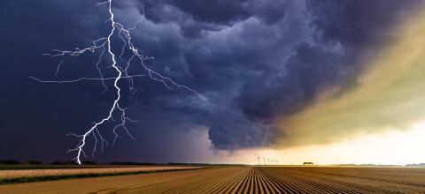 Σερίφης και περιπολικό χτυπήθηκαν από κεραυνό εν ώρα υπηρεσίας στη Φλόριντα
