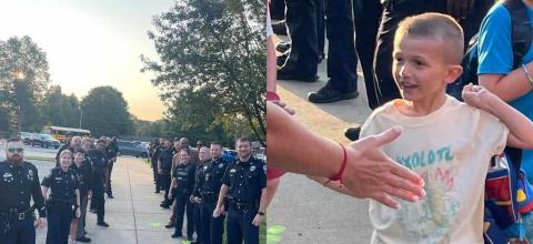 Αστυνομικοί του Λούισβιλ παρατάχθηκαν στο προαύλιο νηπιαγωγείου για να υποδεχτούν τον γιο συναδέλφου τους που σκοτώθηκε εν ώρα υπηρεσίας