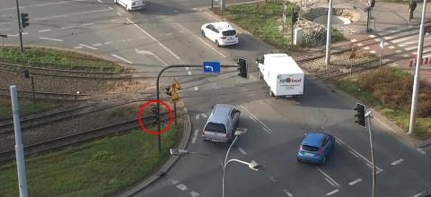 Αυτό είναι το νέο όπλο της Τροχαίας -Δείτε πώς συλλαμβάνει όσους περνούν με κόκκινο