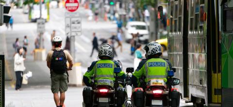 Τα προσοδοφόρα πακέτα αμοιβών και στέγασης που δελεάζουν τους αστυνομικούς στην Αυστραλία