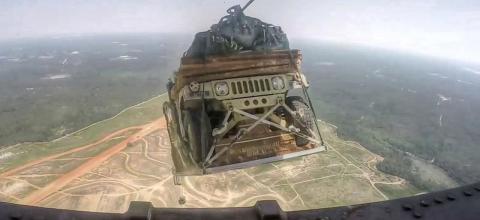 Όταν ο ουρανός έβρεχε Hummer- Η απίστευτη γκάφα του αμερικανικού στρατού (Video)