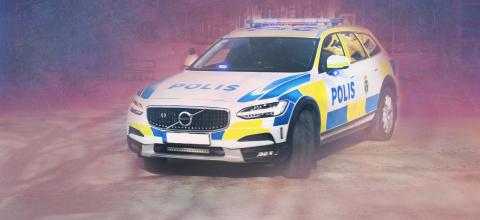 Επεισοδιακή καταδίωξη - Η στιγμή που οδηγός BMW «καρφώθηκε» από περιπολικά της αστυνομίας
