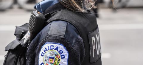 Οι αστυνομικοί πλησίασαν τα δύο άτομα στο αυτοκίνητο και ο ένας από αυτούς δεν υπάκουσε στο σήμα τους. Μετά από λογομαχία, το άτομο έβγαλε όπλο και πυροβόλησε αρκετές φορές εναντίον ενός από τους αστυνομικούς, σύμφωνα με την αστυνομία.  Ο αστυνομικός μεταφέρθηκε σε κοντινό νοσοκομείο κι αυτή τη στιγμή βρίσκεται σε σταθερή κατάσταση. Ο ύποπτος που πυροβόλησε βρίσκεται υπό κράτηση, όπως αναφέρει το Fox 32 .