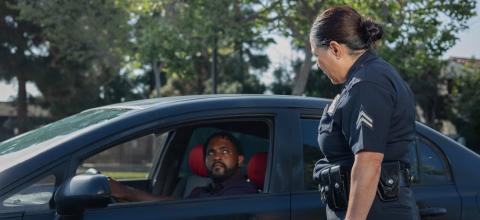 Νέος αυστηρός νόμος αναγκάζει τους αστυνομικούς στην Καλιφόρνια να ενημερώνουν αμέσως τους οδηγούς γιατί τους σταμάτησαν πριν από τον έλεγχο τους