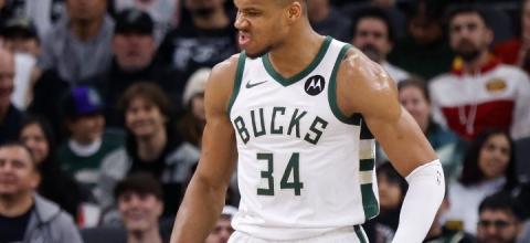  Γιάννης Αντετοκούνμπ