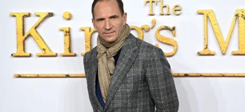 Ρέιφ Φάινς_AMNA