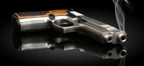 Βίντεο: Η στιγμή που ύποπτος ανοίγει την πόρτα του διαμερίσματος του και πυροβολεί αστυνομικούς του LAPD