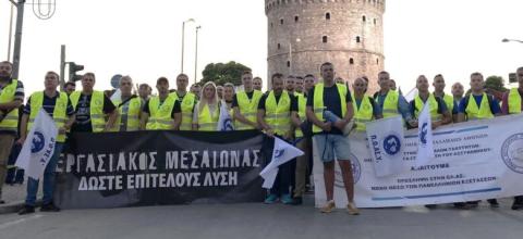 Αθήνα, 2  Σεπτεμβρίου 2024     Αρ. Πρωτ.: 201/7     Το Δ.Σ. ΕΑΣ.Υ.Α. θα συμμετάσχει στη Δ.Ε.Θ.  Η Ένωση Αστυνομικών Υπαλλήλων Αθηνών ύστερα από τη συνεδρίαση του Δ.Σ. της, ενημερώνει ότι θα παραστεί δια του Διοικητικού της Συμβουλίου στην Πανελλαδική Συγκέντρωση Διαμαρτυρίας που διοργανώνουν οι Ομοσπονδίες των Σωμάτων Ασφαλείας την προσεχή Παρασκευή στη Θεσσαλονίκη.  Κάποια στιγμή θα δημοσιοποιήσουμε όλα εκείνα τα τερτίπια με τα οποία προσπαθούν ορισμένοι υπό το πρόσταγμα κάποιων άλλων, να τρενάρουν τη λειτ