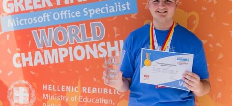  Χρήστος Βέκιος