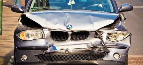 ΤΡΑΚΑΡΙΣΜΕΝΟ ΑΥΤΟΚΙΝΗΤΟ ΤΡΟΧΑΙΟ