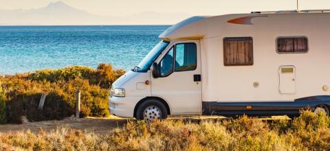 Τι προβλέπει ο νέος ΚΟΚ για τα τροχόσπιτα -Πού επιτρέπεται και πού απαγορεύεται η στάθμευση