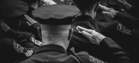 200.000 δολάρια για νέες στολές αστυνομίας και πυροσβεστικής