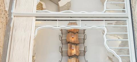 Ένα μπεργκεράδικο στην καρδιά της Αθήνας που μοιάζει να ξεπήδησε από τον κόσμο της Athens Surreal