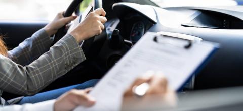 Στον αέρα χιλιάδες διπλώματα οδήγησης -Αυτό είναι το τεστ που θα «κόψει» τους ηλικιωμένους οδηγούς σε Ελλάδα και Ευρώπη