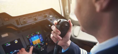 «Ούτε πουλιά δεν προσγειώνονται έτσι» -Ο Κρητικός πιλότος της Sky Express που δίνει… ρεσιτάλ σε πτήση