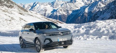  Grandland Electric AWD