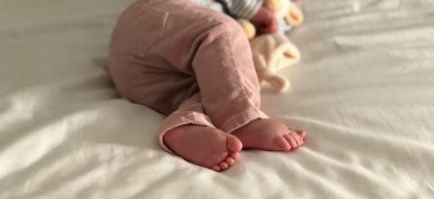 Ένα στα 20 μωρά βιώνει σωματική κακοποίηση, σύμφωνα με παγκόσμια έρευνα