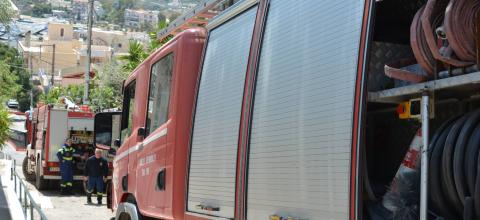Συναγερμός για πυρκαγιά σε δύσβατη περιοχή στη Σαλαμίνα – Άμεση η επέμβαση της Πυροσβεστικής