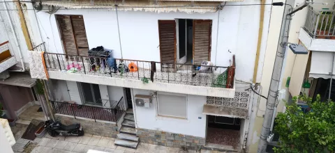 Η τρώγλη των Αγίων Αναργύρων εκθέτει γονείς, κοινωνικές υπηρεσίες και κράτος