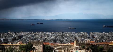 Πυκνοί καπνοί επηρέασαν μεγάλο τμήμα της Θεσσαλονίκης λόγω της φωτιάς στο Ωραιόκαστρο - Πώς αναμένεται να εξελιχθεί το φαινόμενο