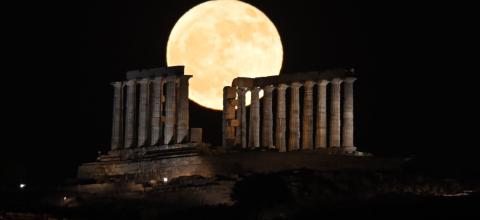 Πανσέληνος του «Κόκκκινου Ελαφιού»: Πότε θα απολαύσουμε το ολόγιο φεγγάρι του Ιουλίου