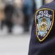 Νέα Υόρκη: Ο δήμαρχος βραβεύει δύο αστυνομικούς – Έσωσαν άνθρωπο που λιποθύμησε κι έπεσε στις ράγες του μετρό